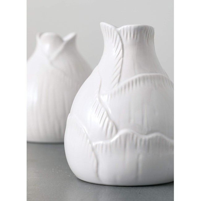  Petite White Ceramic Bud Vases, Small Decorative Clay Vases for Living Room or Office, Set of 2 (DOT202)